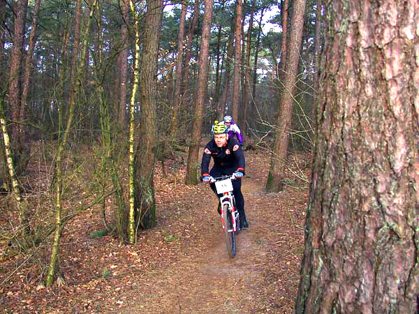 Hier is het net of ik aan kop lig, maar in werkelijkheid verga ik van de pijn. Leuke sport dat fietsen